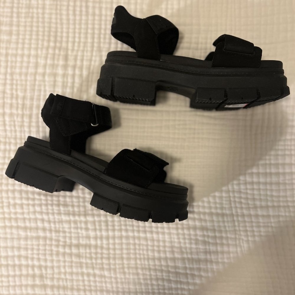 UGG Ashton Ankle Sandal in Black